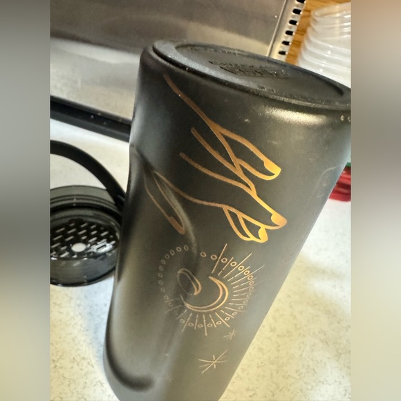 Brumate Hillary Duff Midnight Meditation multishaker - Picture 7 of 8